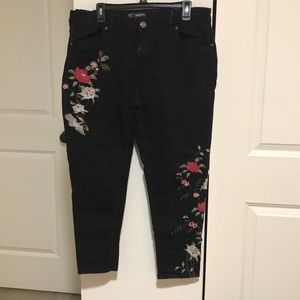 Cute black jeans with embroidery on both legs